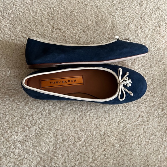 Tory Burch Logo Charm Ballet Flats - Picture 3 of 6